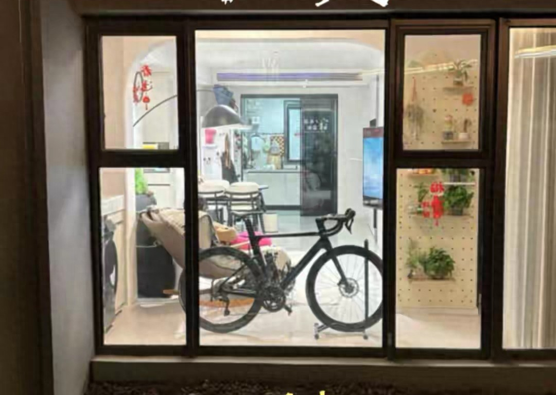 Việc bán căn hộ tầng một và chuyển lên tầng trên cùng khiến tôi hiểu rõ sự thật đằng sau câu nói: "Người giàu không nên mua tầng một, và người nghèo không nên mua tầng trên cùng!"- Ảnh 1.