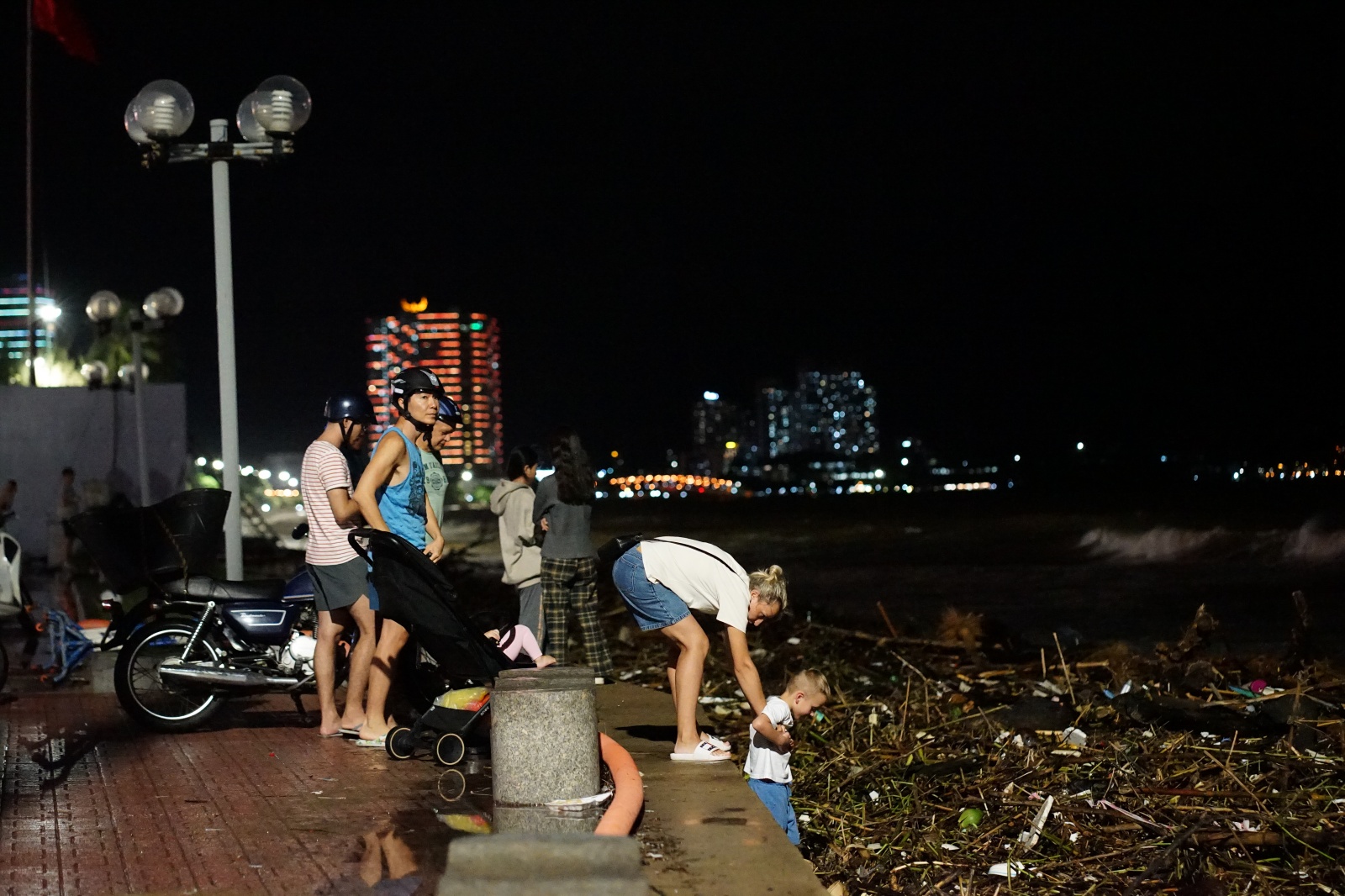 Cảnh tượng buồn dọc bờ biển đẹp nhất Nha Trang- Ảnh 6.