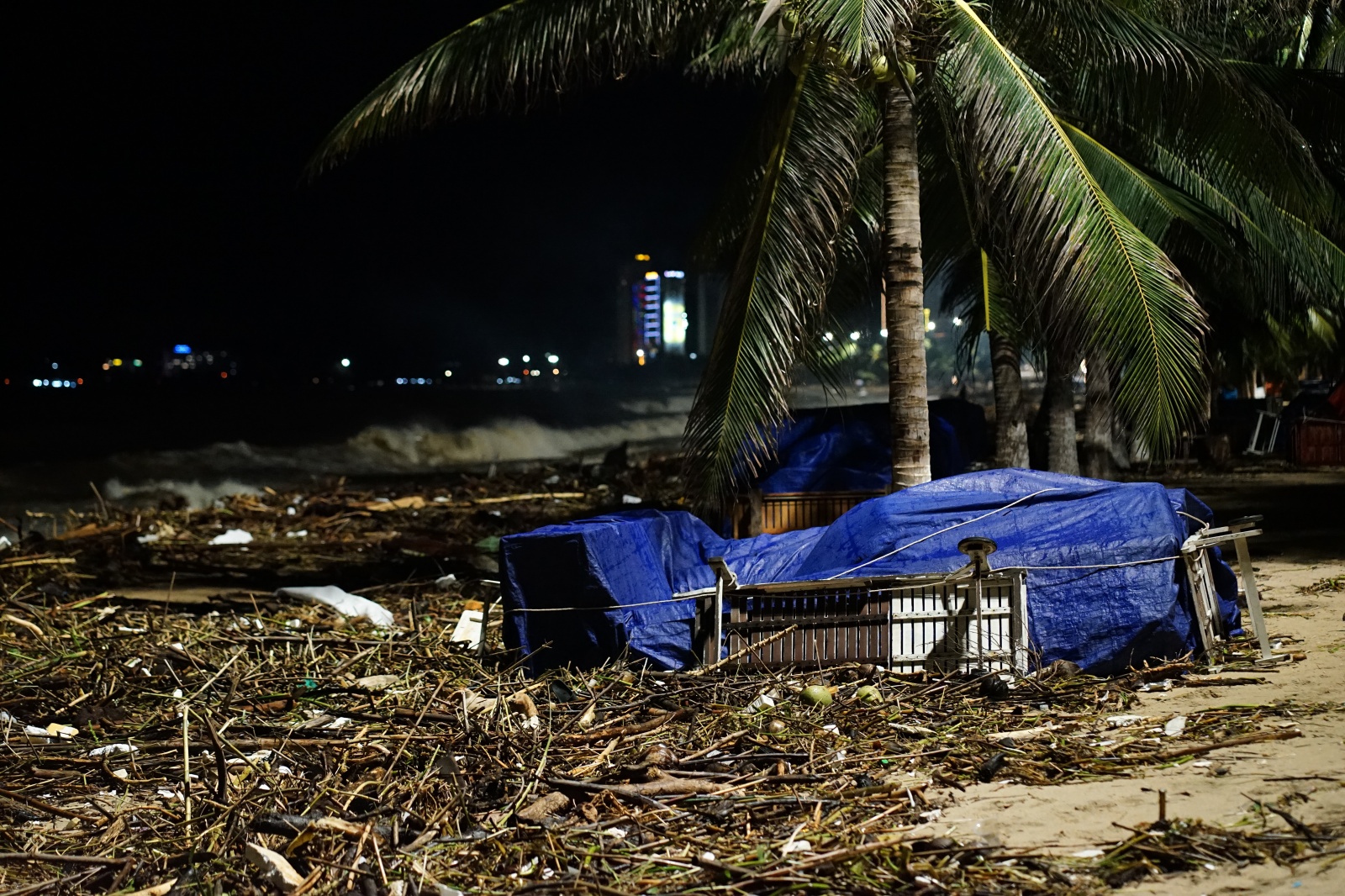 Cảnh tượng buồn dọc bờ biển đẹp nhất Nha Trang- Ảnh 3.