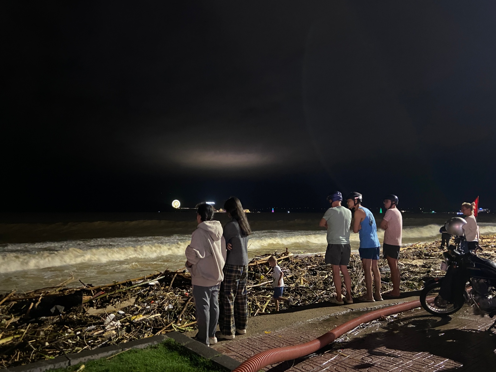 Cảnh tượng buồn dọc bờ biển đẹp nhất Nha Trang- Ảnh 5.