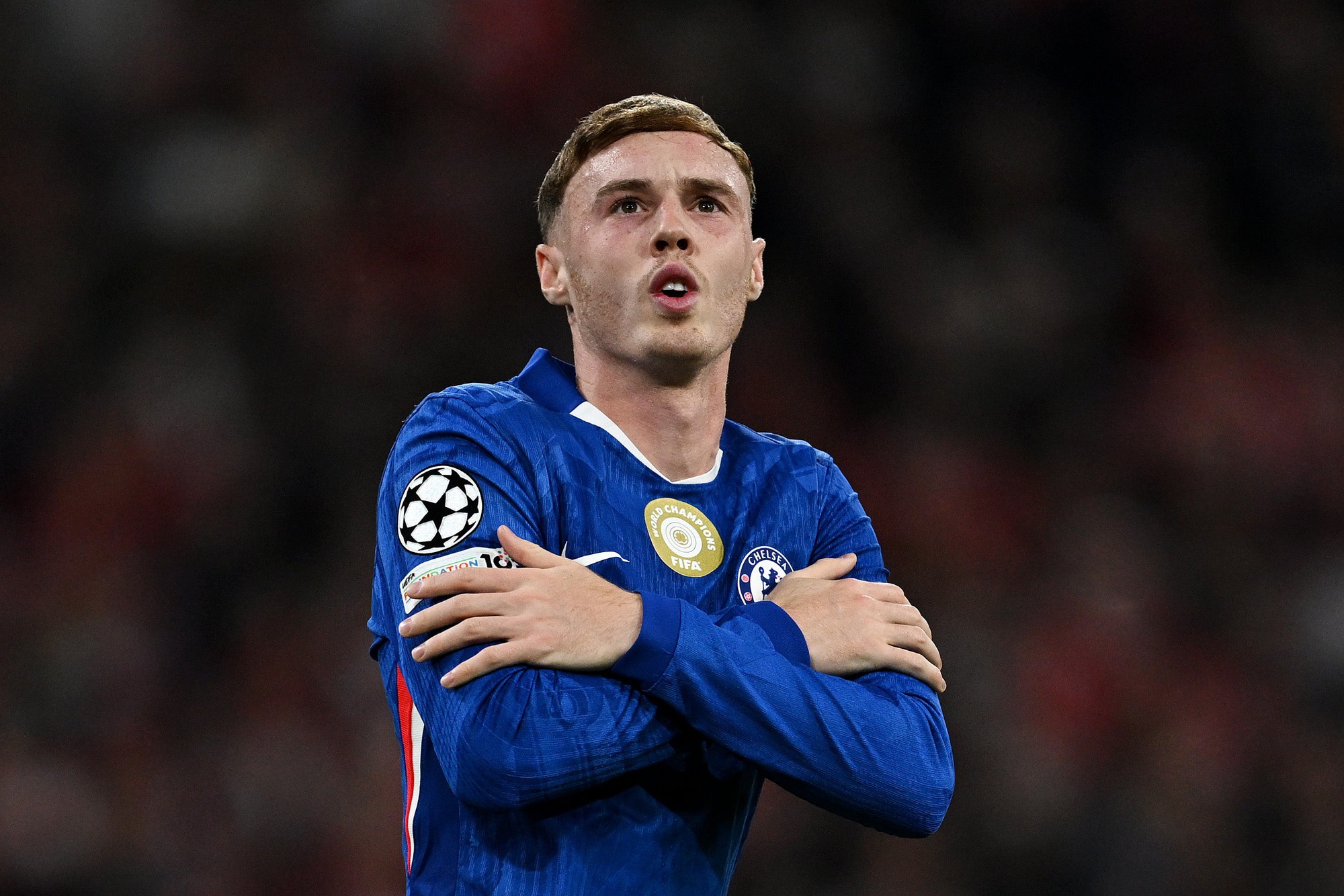 Cầu thủ P gãy ngón chỉ vì vấp cửa- Ảnh 1.