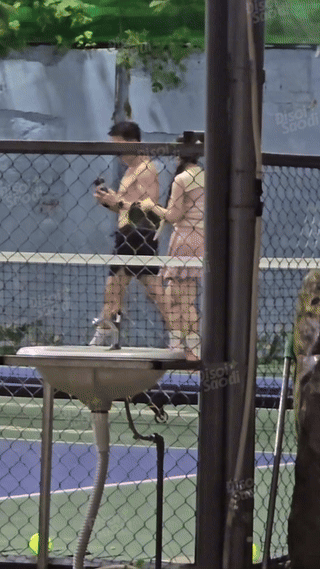 Cặp sao Vbiz ngầm công khai sau 6 năm bị đồn hẹn hò: Nhà trai phong độ tuyệt đối, nhà gái bốc lửa chết đi được- Ảnh 4.