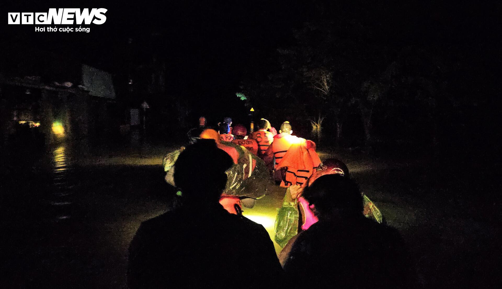 72 giờ sinh tử ở Hòa Thịnh: Những chuyện ám ảnh nơi rốn lũ- Ảnh 2.