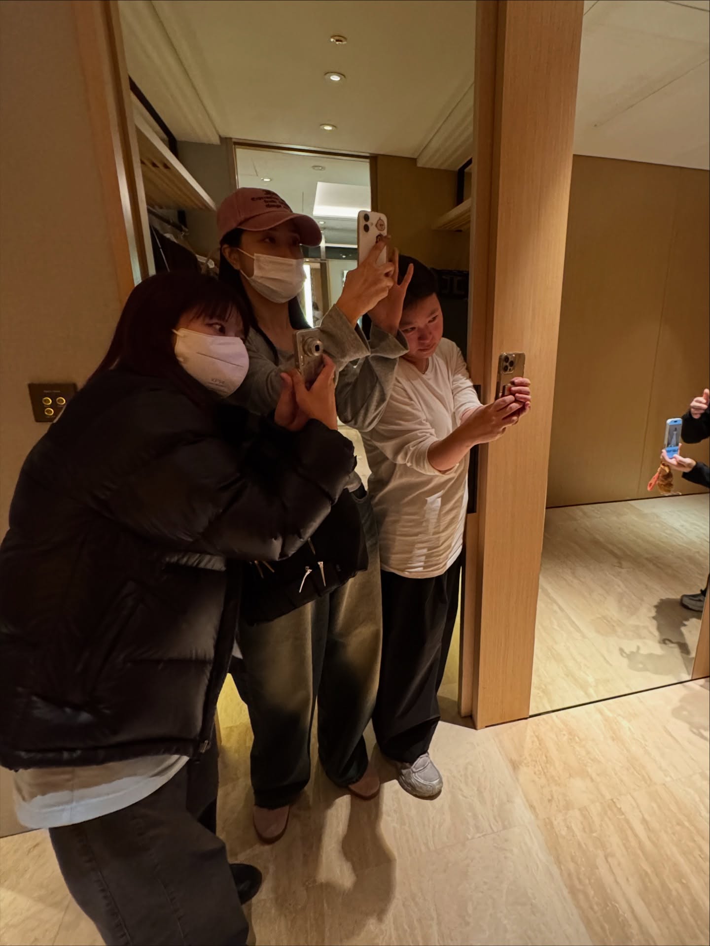 Chùm ảnh nhoè nhoẹt thấy rõ mặt thật của Song Hye Kyo- Ảnh 2.