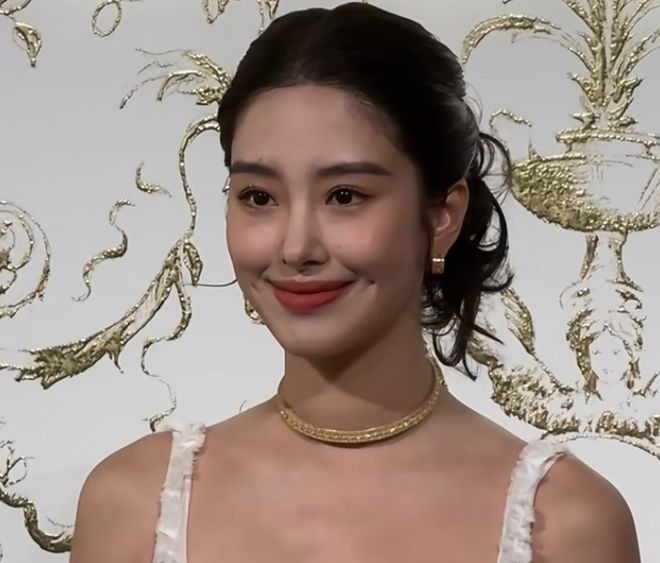 Mỹ nhân 92 sinh con cho thiếu gia tập đoàn bị nhà nội 