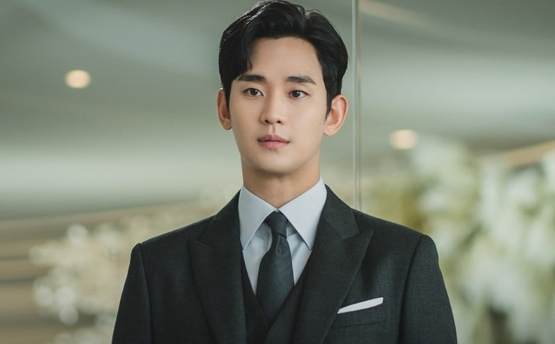 Kim Soo Hyun chuyến này có nước ra đường ở!- Ảnh 4. Kim Soo Hyun chuyến này có nước ra đường ở!- Ảnh 4.
