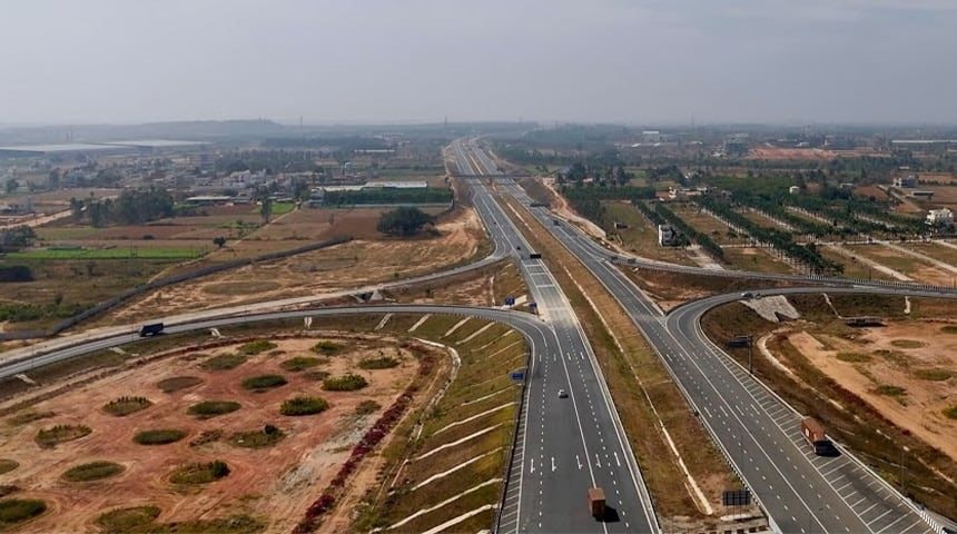 Đột kích 15 địa điểm, triệt phá đường dây làm giả giấy tờ chiếm đoạt đất công, tịch thu vàng thỏi trị giá hơn 2 tỷ đồng cùng hơn 4 tỷ đồng tiền mặt, phong tỏa 22 tỷ đồng cổ phiếu- Ảnh 1.