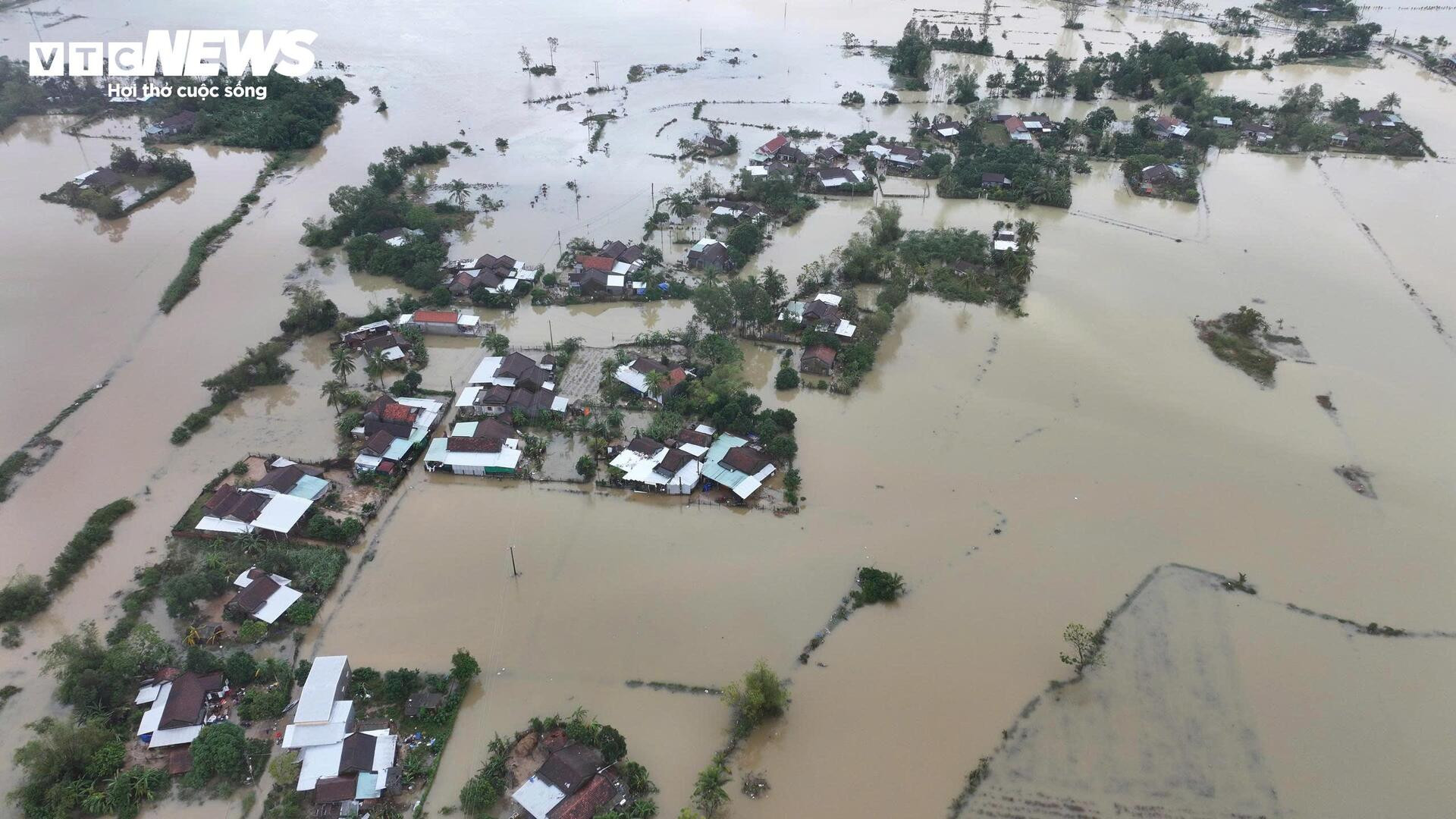 Biển nước mênh mông ở vùng rốn lũ Đắk Lắk nhìn từ trên cao- Ảnh 5.