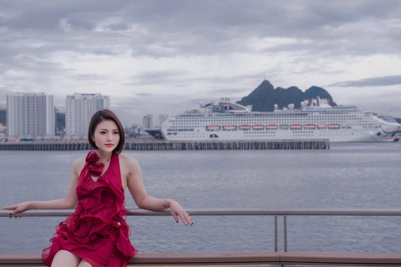 Trào lưu chụp ảnh theo phong cách Hồng Kông ở Hạ Long- Ảnh 2.