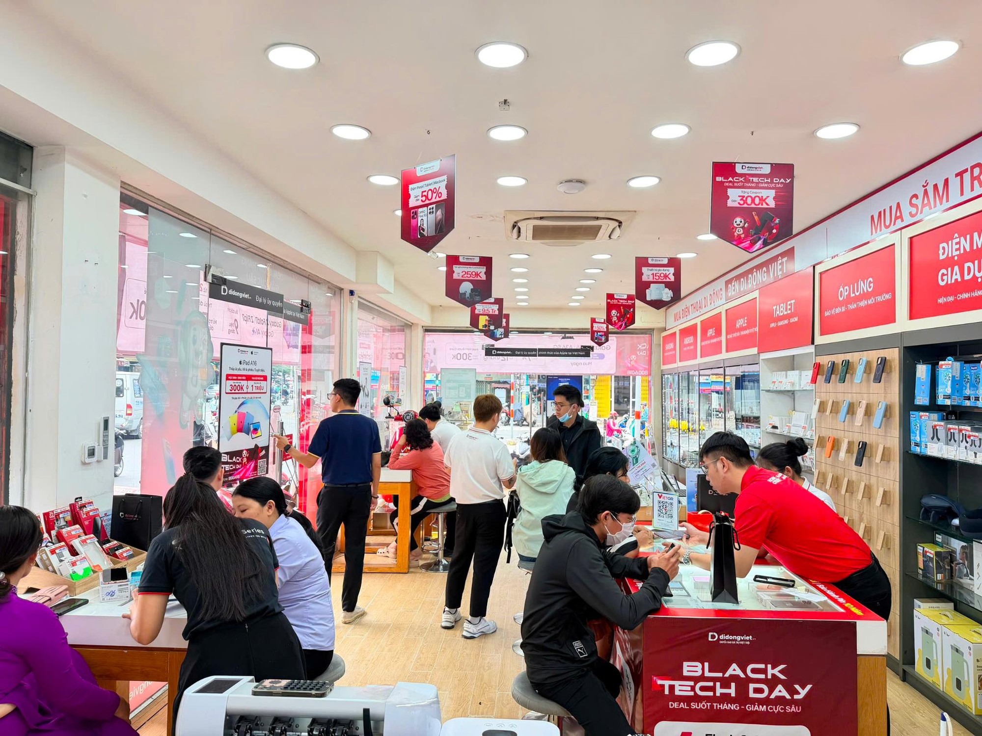 “Black Tech Day” lớn trong năm: Điện thoại giảm gần 10 triệu đồng, phụ kiện từ 9.000 đồng- Ảnh 5.