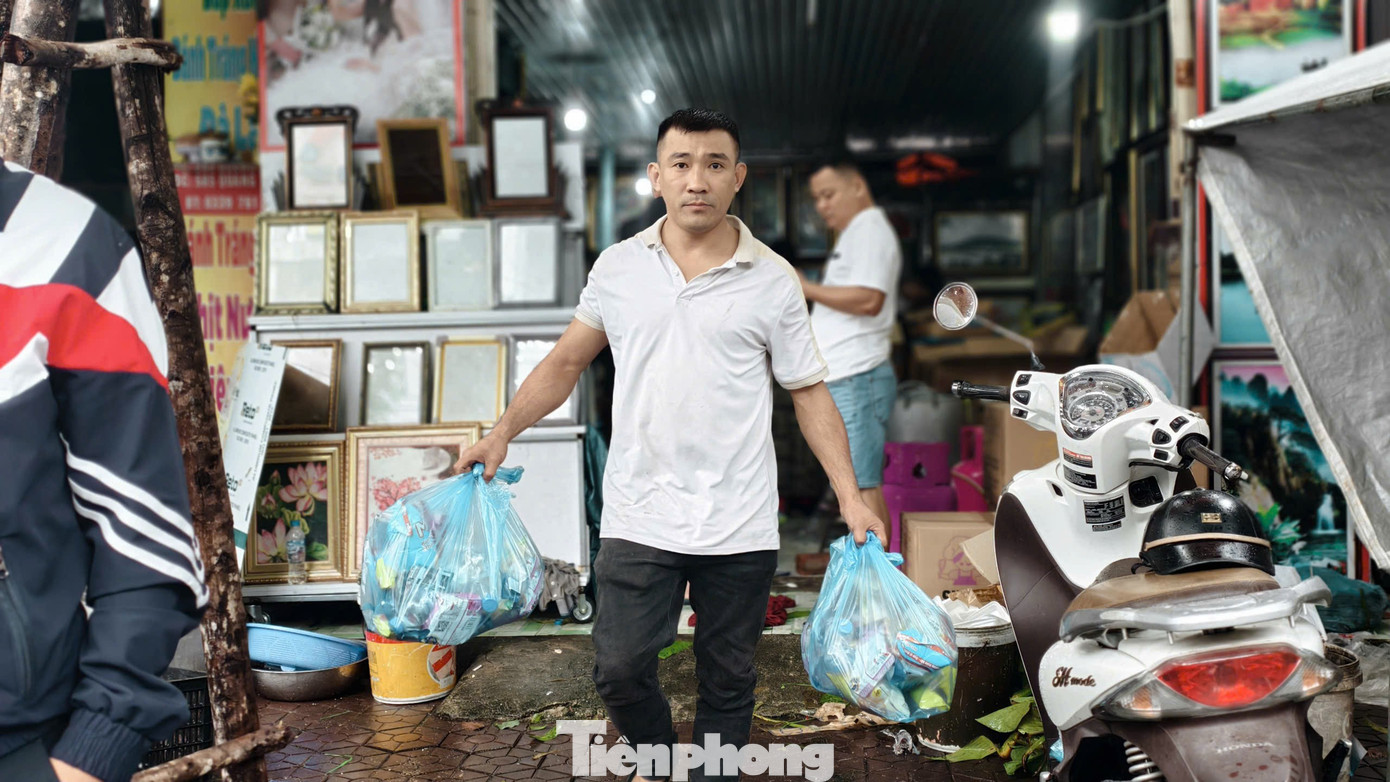 Người dân Quảng Ngãi nổi lửa sáng đêm nấu bánh chưng, soạn thực phẩm gửi vùng lũ- Ảnh 19.