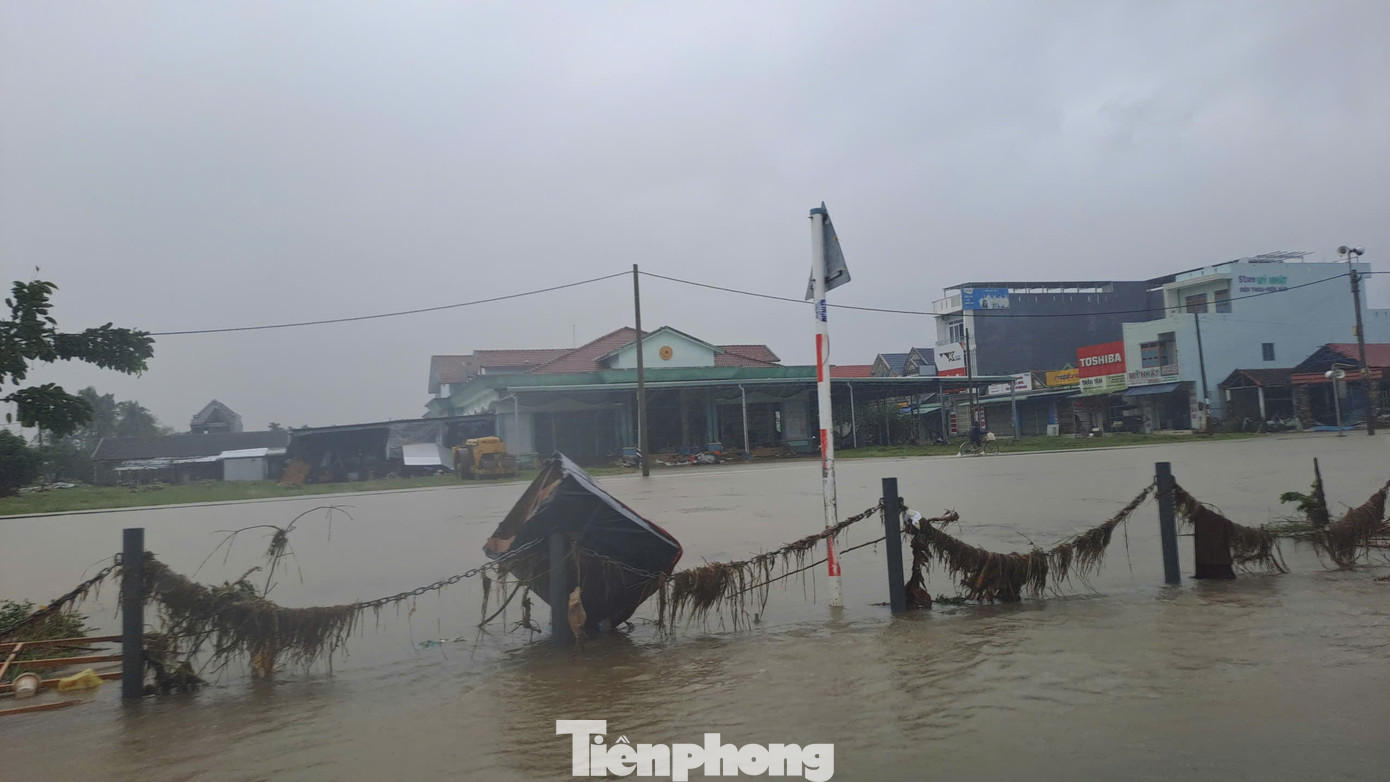 Khung cảnh tan hoang ‘rốn lũ’ Hòa Thịnh- Ảnh 13.