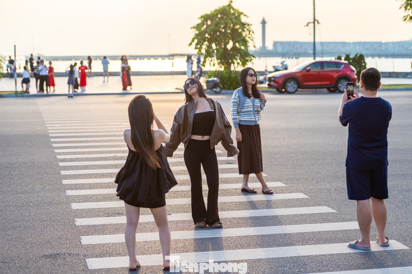 Trào lưu chụp ảnh theo phong cách Hồng Kông ở Hạ Long- Ảnh 5.