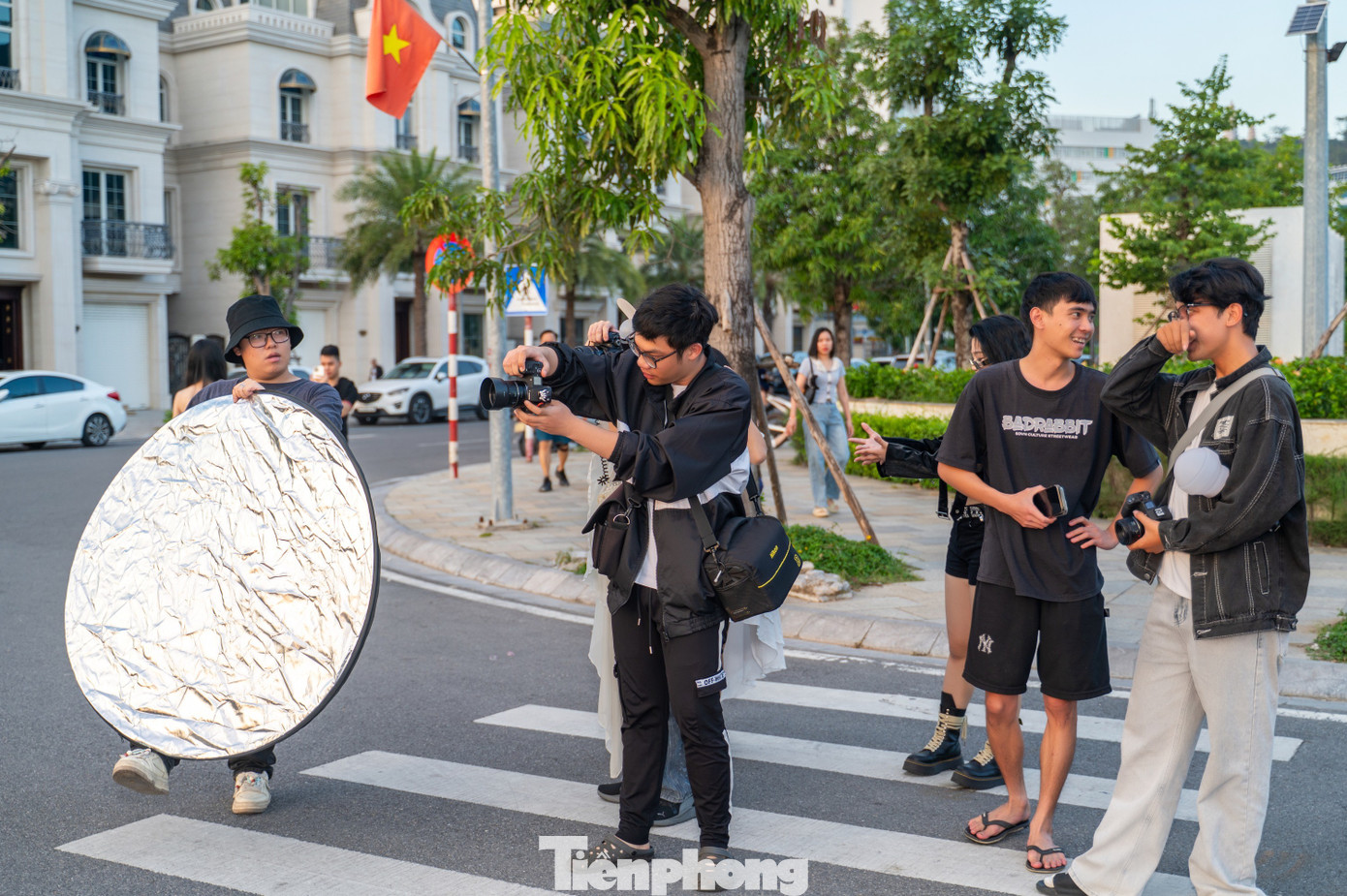 Trào lưu chụp ảnh theo phong cách Hồng Kông ở Hạ Long- Ảnh 8.