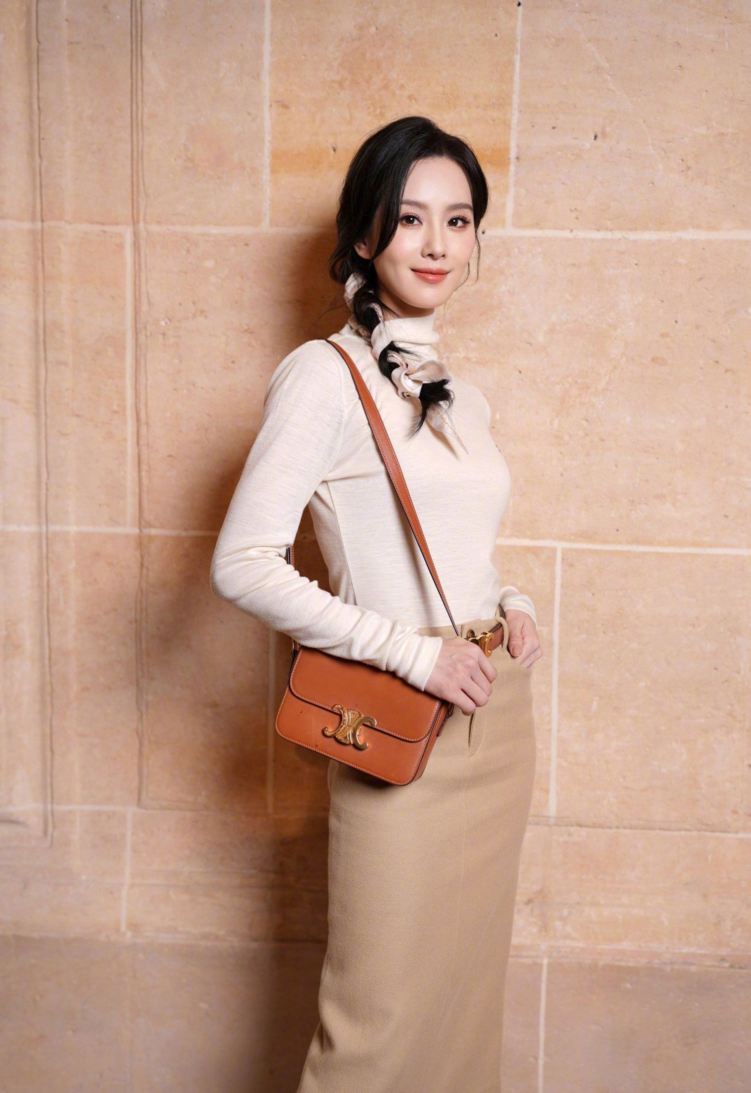 Ngắm mỹ nhân này mới hiểu thế nào là “cổ nhân trời chọn”: Cao sang quyền quý từ cốt cách, định nghĩa lại chuẩn mực cổ điển- Ảnh 4. Ngắm mỹ nhân này mới hiểu thế nào là “cổ nhân trời chọn”: Cao sang quyền quý từ cốt cách, định nghĩa lại chuẩn mực cổ điển- Ảnh 4.