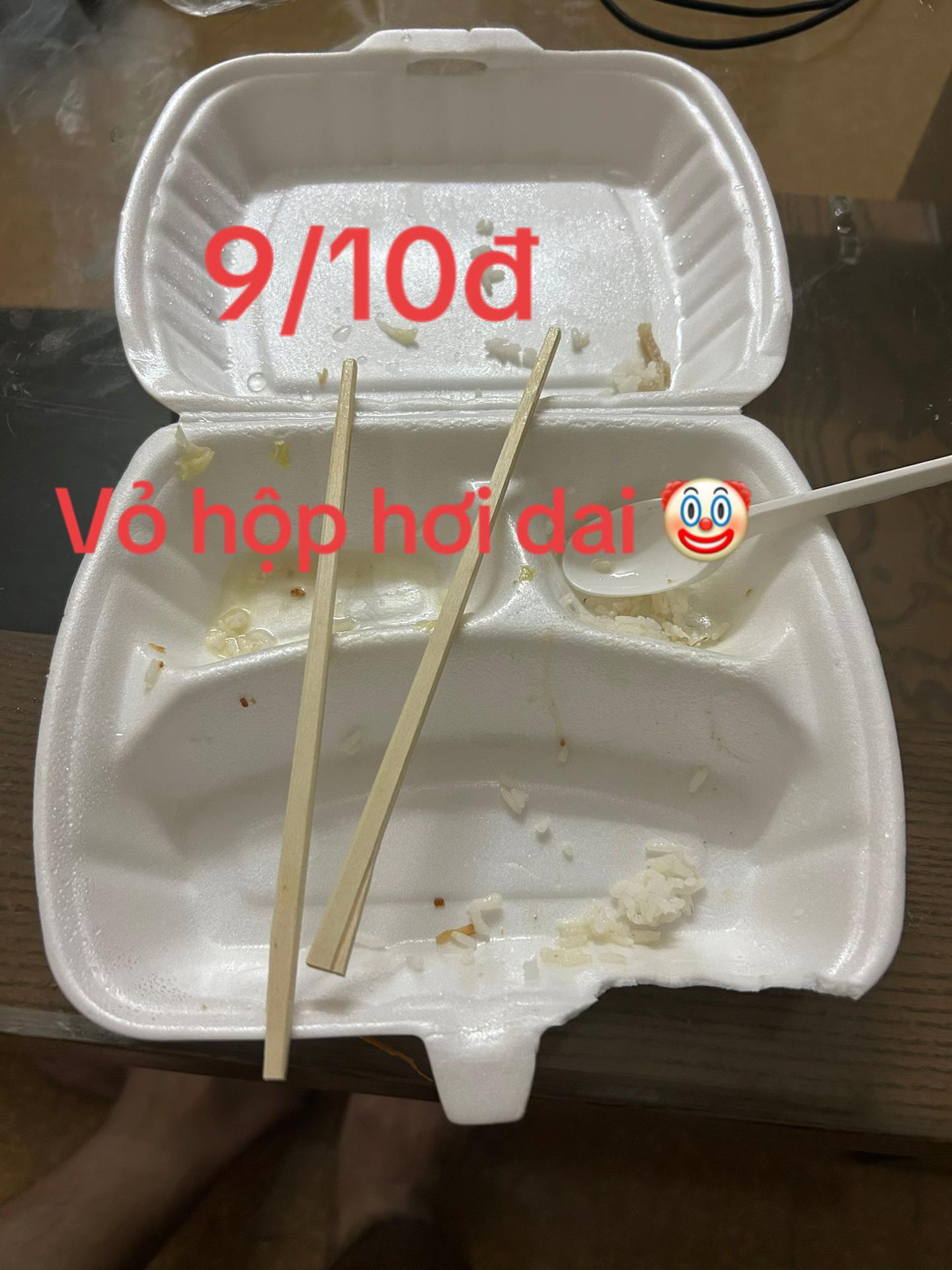 Hình ảnh những chiếc vỏ hộp đựng cơm cứu trợ gây xúc động- Ảnh 4.