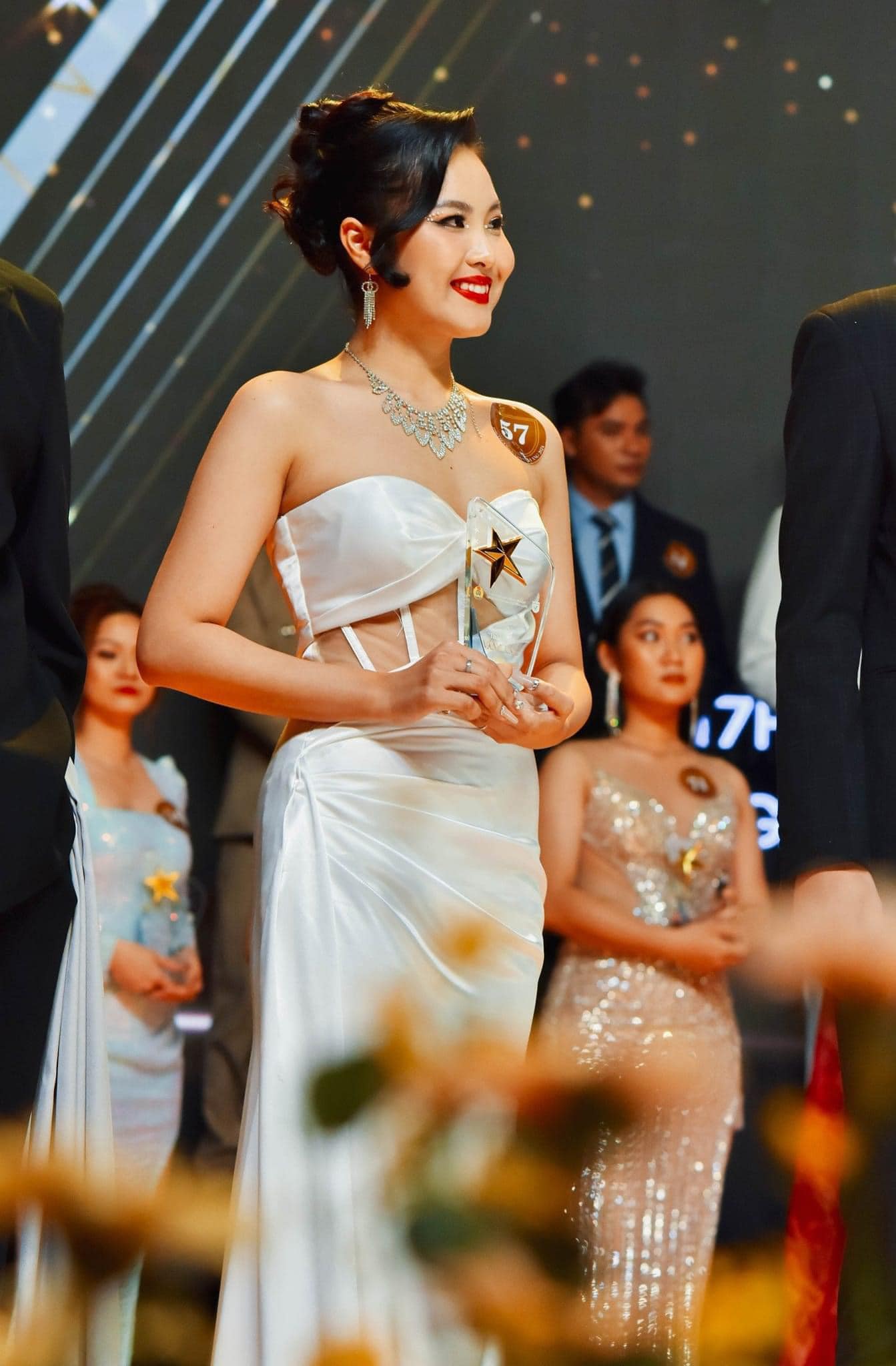 Thí sinh Olympia gây sốt với màn lột xác ngoạn mục: Từng đạt 2 danh hiệu Hoa khôi, sự nghiệp hiện tại mới thật sự đỉnh!- Ảnh 4.