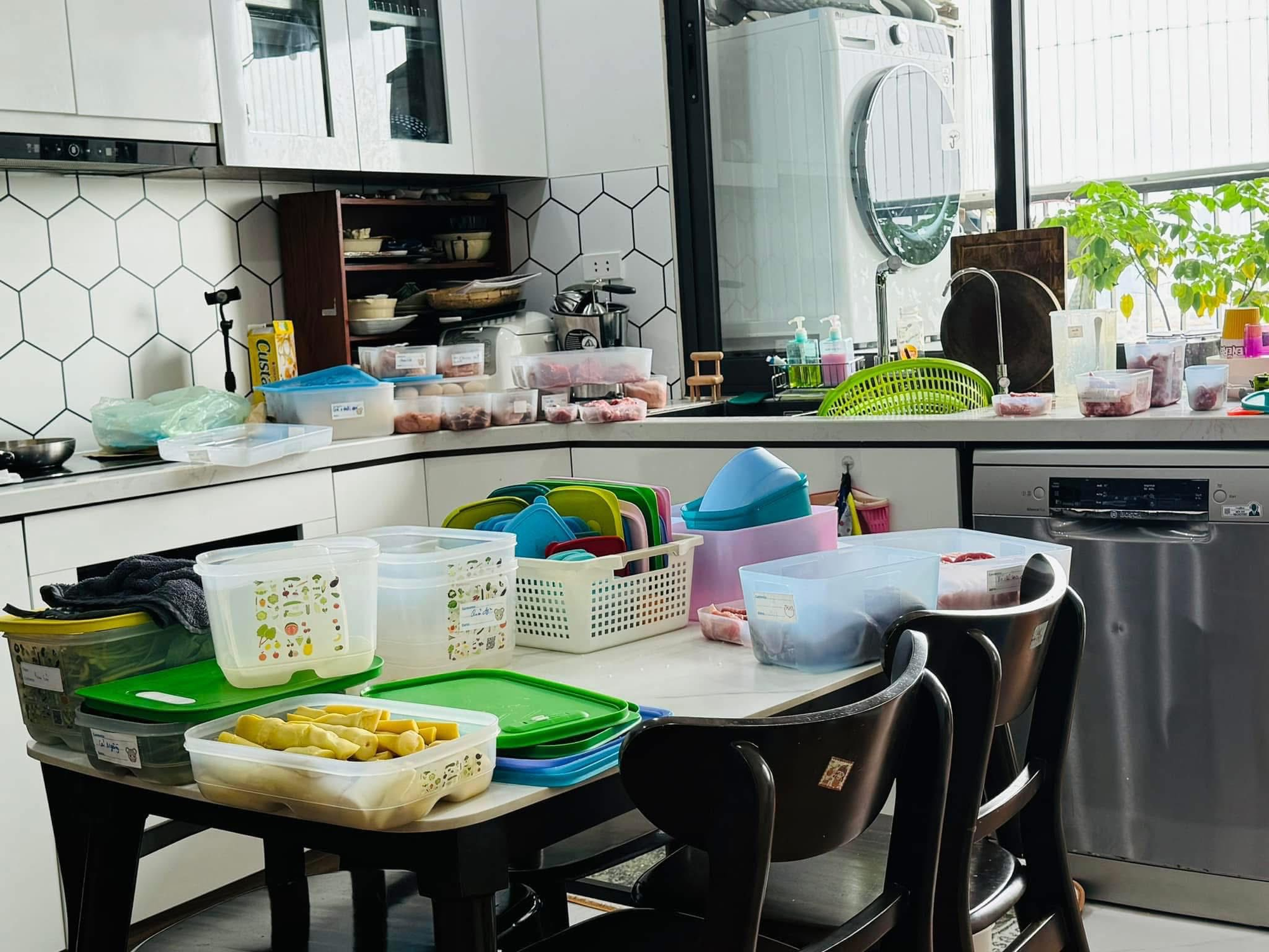 Mẹ chồng biết tính toán, con dâu Hà Nội đỡ hẳn tiền chợ: Tủ lạnh lúc nào cũng sẵn đồ, bữa cơm ngon và rẻ- Ảnh 12.