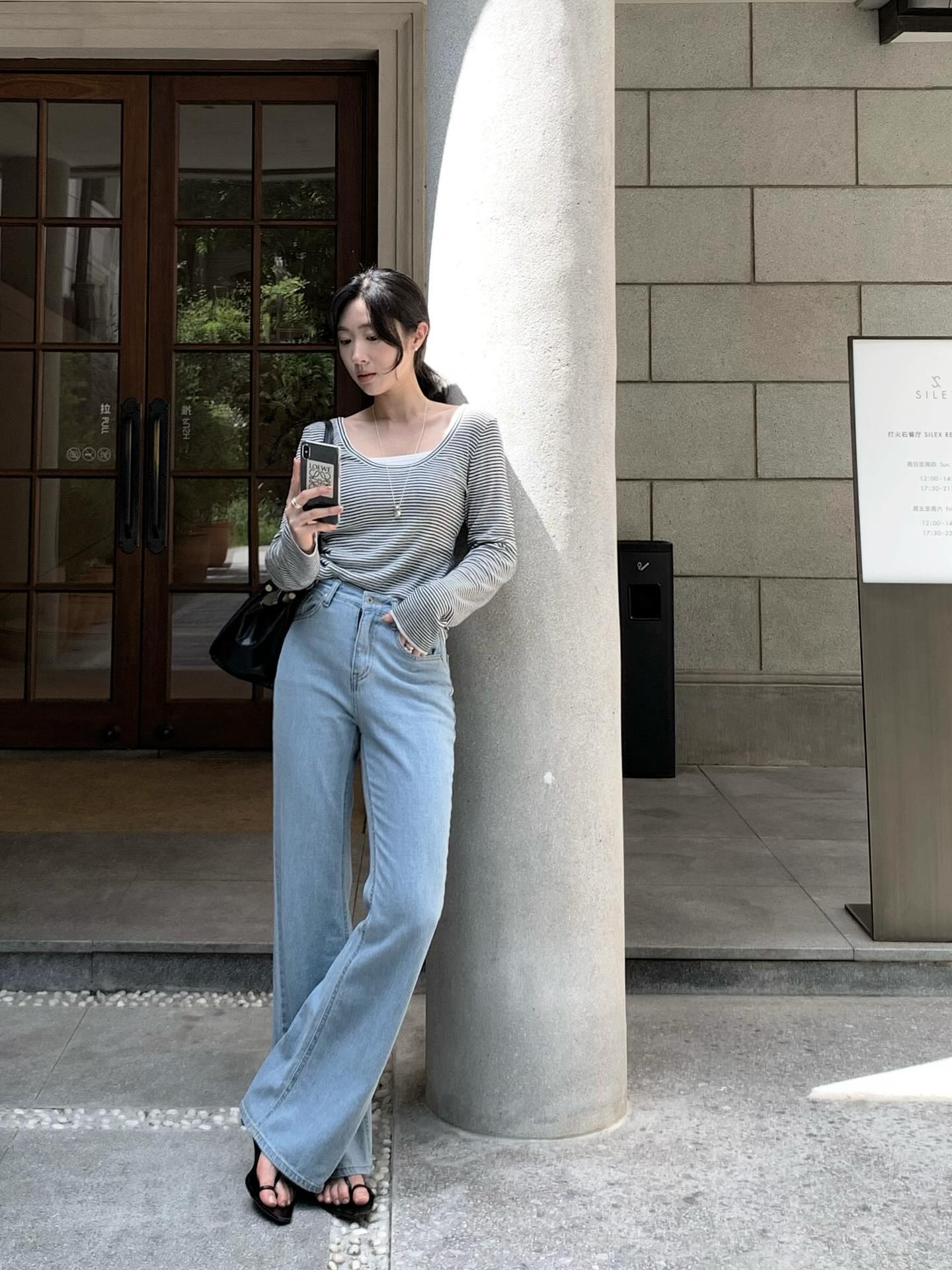 Áo thun dài tay và quần mùa đông: Chỉ 5 phút cho một set đồ gấp đôi sự trẻ trung, sành điệu mọi lúc- Ảnh 4.