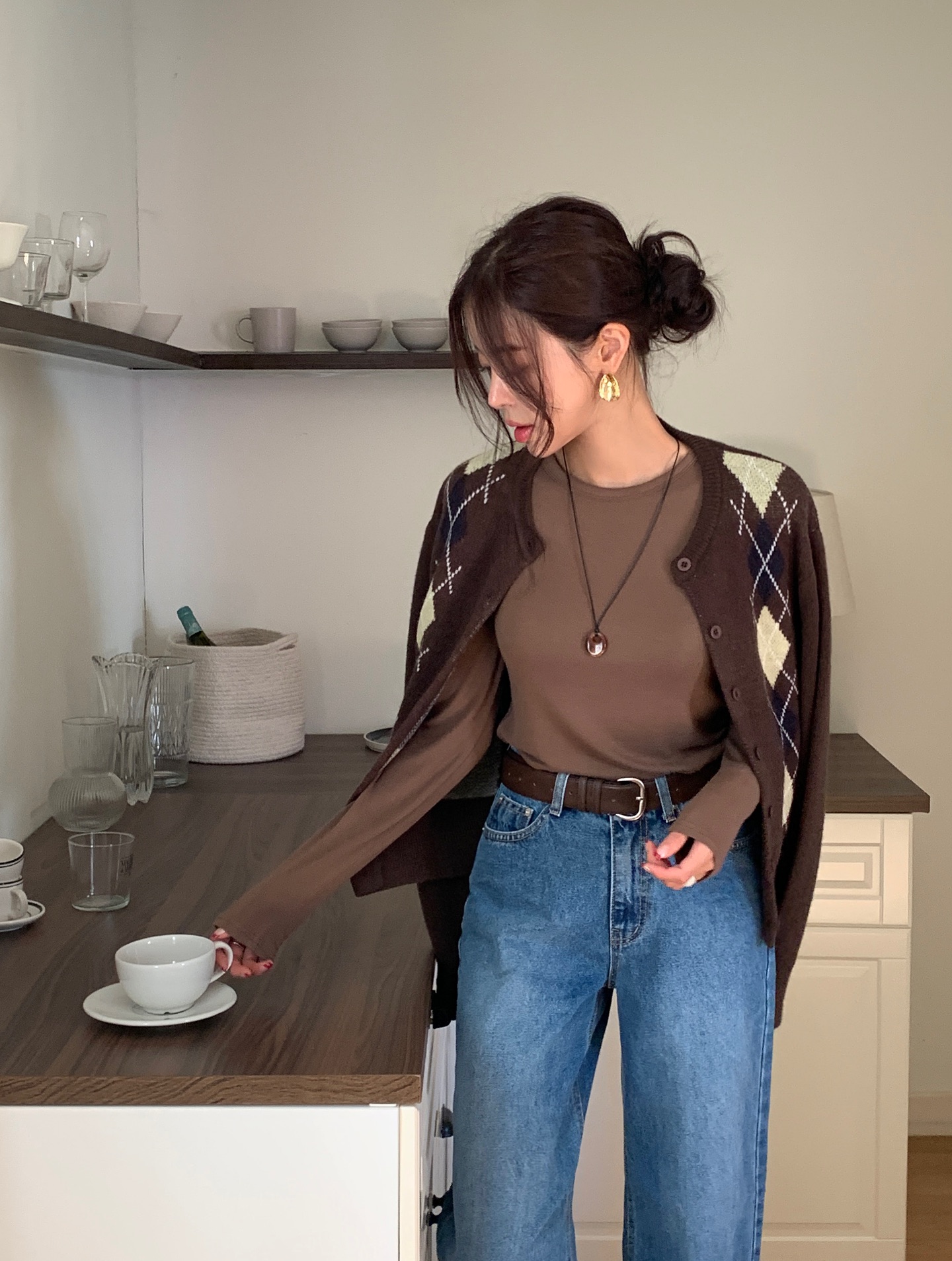 Áo thun dài tay và quần mùa đông: Chỉ 5 phút cho một set đồ gấp đôi sự trẻ trung, sành điệu mọi lúc- Ảnh 3.