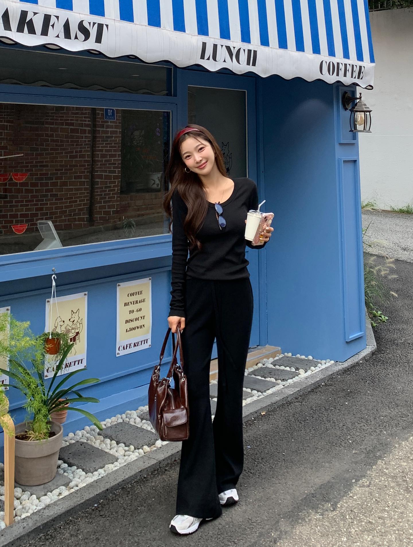 Áo thun dài tay và quần mùa đông: Chỉ 5 phút cho một set đồ gấp đôi sự trẻ trung, sành điệu mọi lúc- Ảnh 7.