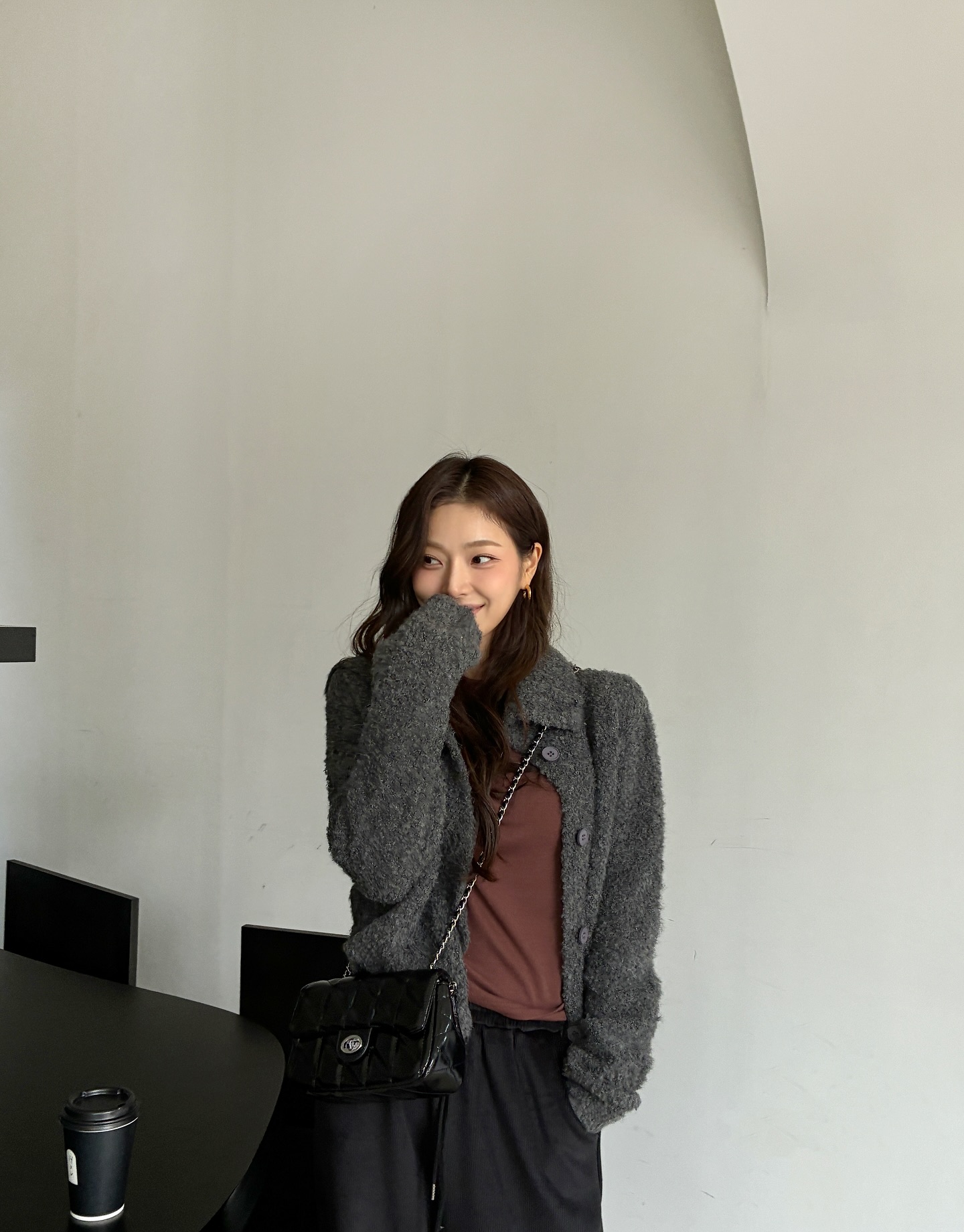 Áo thun dài tay và quần mùa đông: Chỉ 5 phút cho một set đồ gấp đôi sự trẻ trung, sành điệu mọi lúc- Ảnh 14.