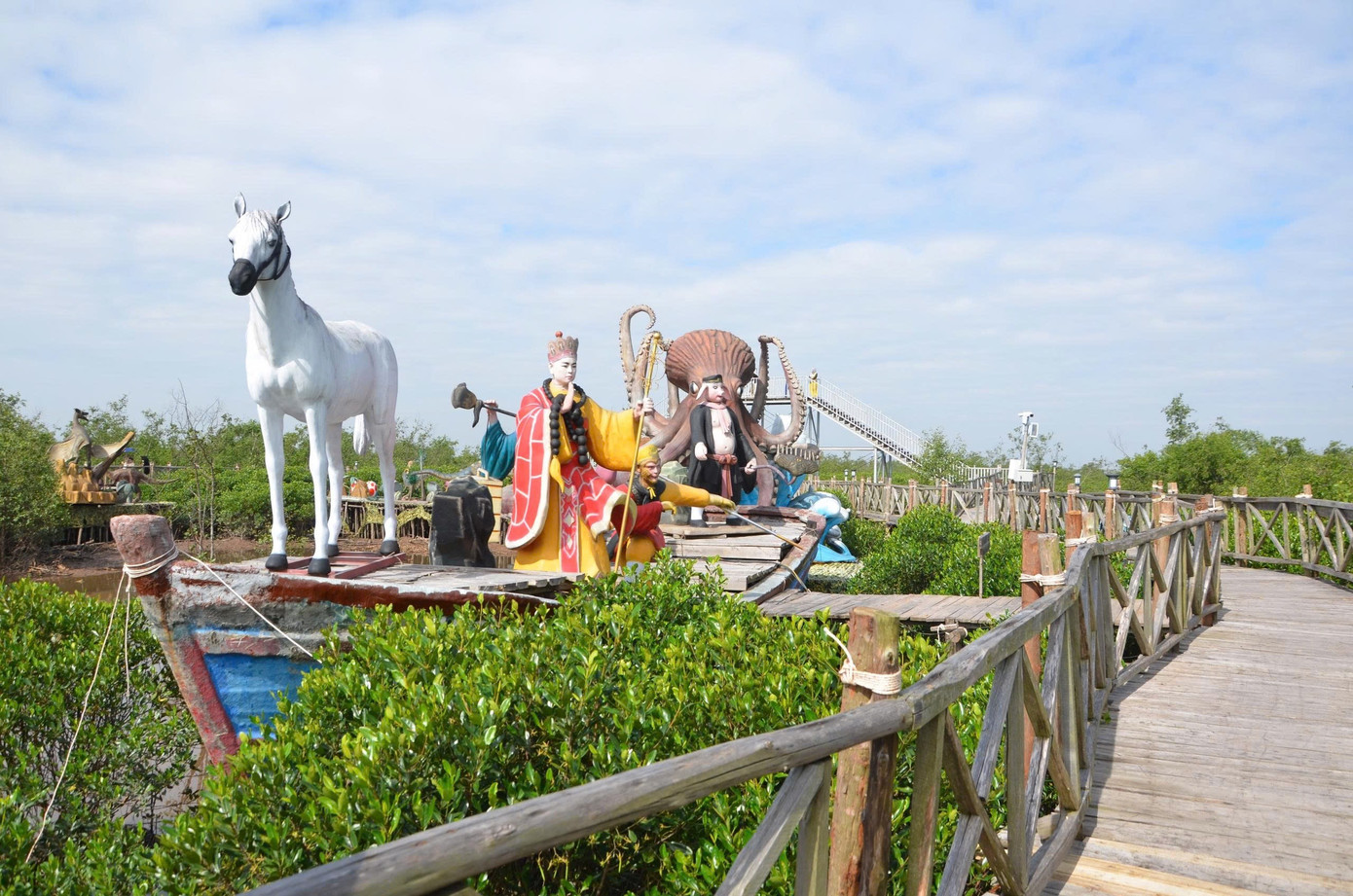 Du khách thích thú trải nghiệm rừng ngập mặn ở Đồ Sơn- Ảnh 15.