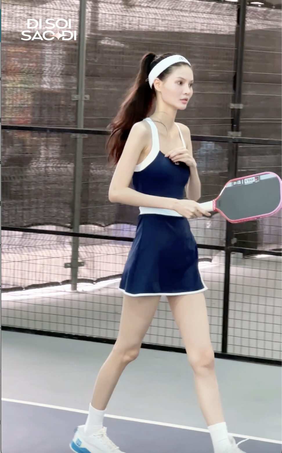 Tóm gọn Cẩm Ly tình tứ với Hà Kino, 1 mỹ nhân hở bạo khoe dáng hừng hực trên sân pickleball- Ảnh 8.