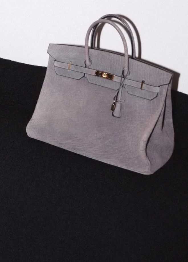 Kim Kardashian hứng chịu bão phẫn nộ vì cầm túi Hermès da voi- Ảnh 1.