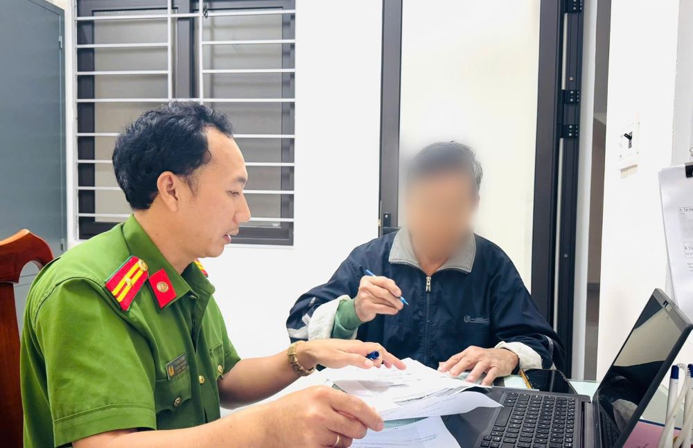 Cụ ông 67 tuổi bị Cụ ông 67 tuổi bị