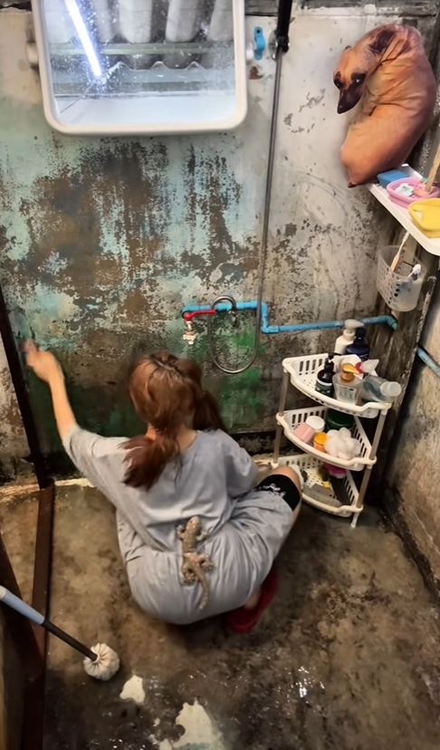 Cuộc sống kì lạ trong toilet 5m2 hút hàng triệu người- Ảnh 10.