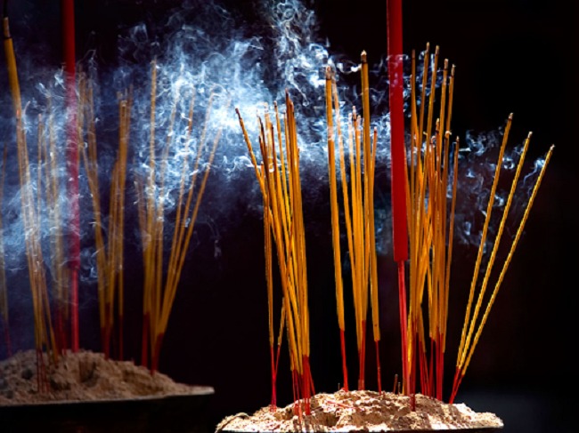 Thắp hương liên tục nhưng mãi không linh, chuyên gia giải thích 5 lý do- Ảnh 1.