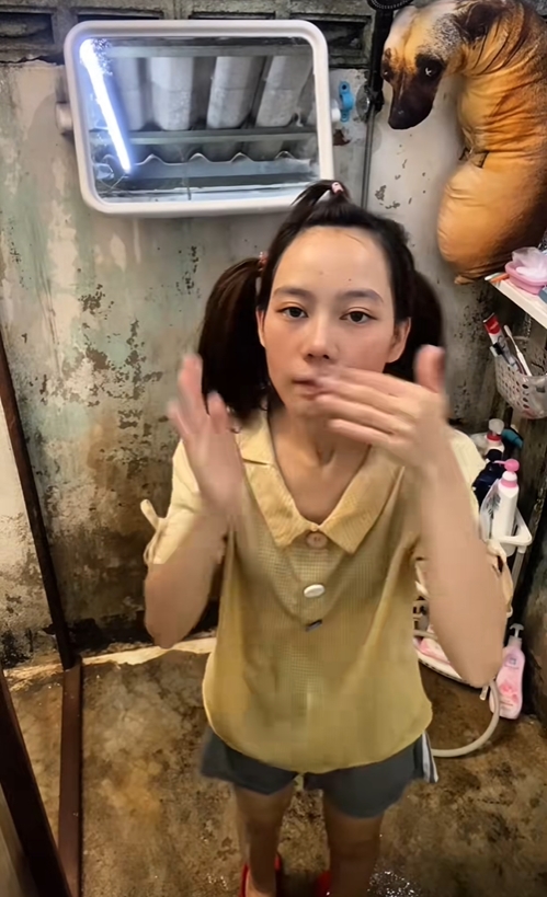 Cuộc sống kì lạ trong toilet 5m2 hút hàng triệu người- Ảnh 4.