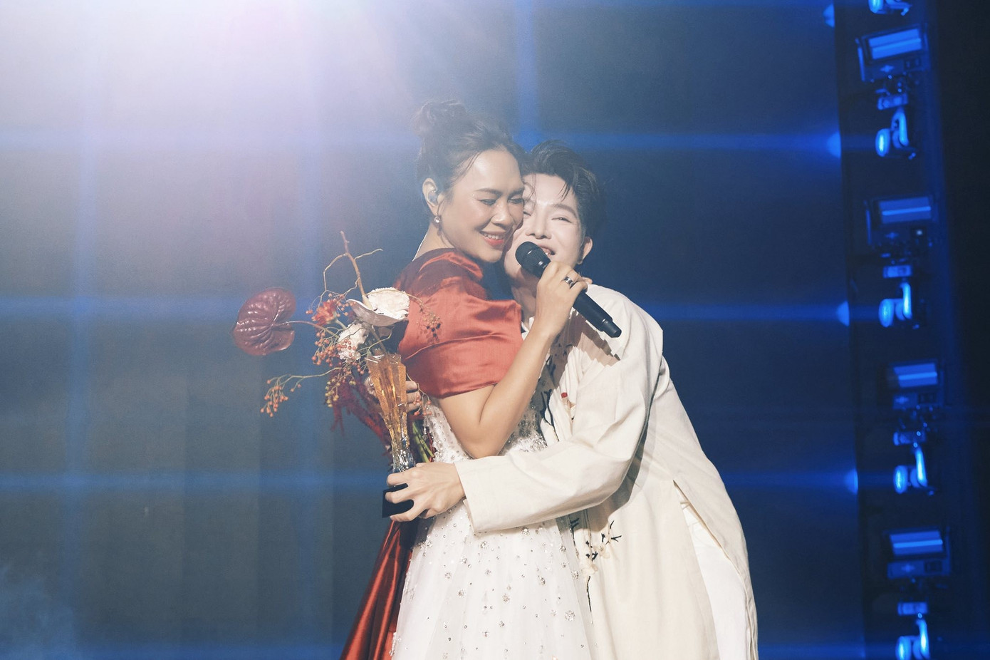 Mỹ Tâm, Đức Phúc ủng hộ 600 triệu đồng- Ảnh 1.