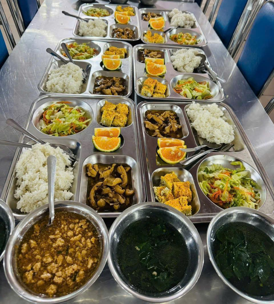 Xuất hiện bữa ăn toàn đông trùng hạ thảo xa xỉ gây sốt ở 1 trường học Hà Nội: Thực hư ra sao?- Ảnh 2. Xuất hiện bữa ăn toàn đông trùng hạ thảo xa xỉ gây sốt ở 1 trường học Hà Nội: Thực hư ra sao?- Ảnh 2.