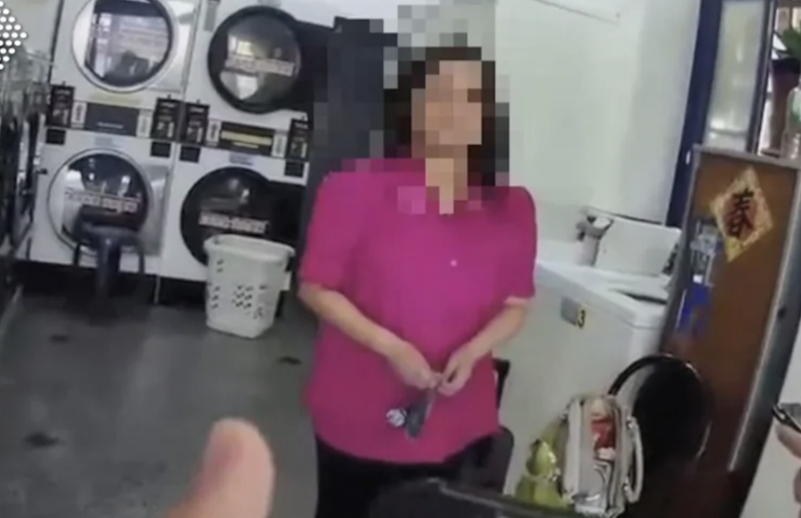 Con trai bỏ nhà ra đi 2 năm, về tìm mẹ thì bà đã biến mất: 23 năm sau, họ hội ngộ theo cách không ai ngờ!- Ảnh 1.