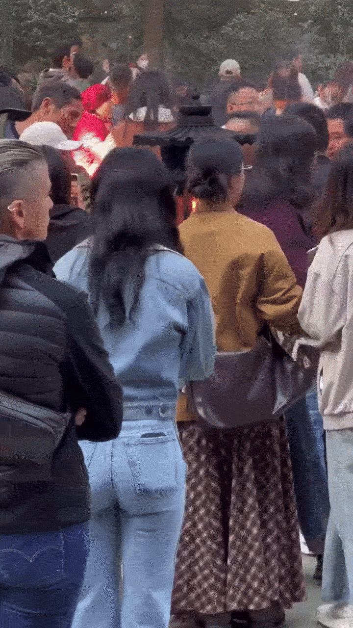 Katy Perry đi chùa, thành tâm vái lạy đủ 4 hướng- Ảnh 1. Katy Perry đi chùa, thành tâm vái lạy đủ 4 hướng- Ảnh 1.