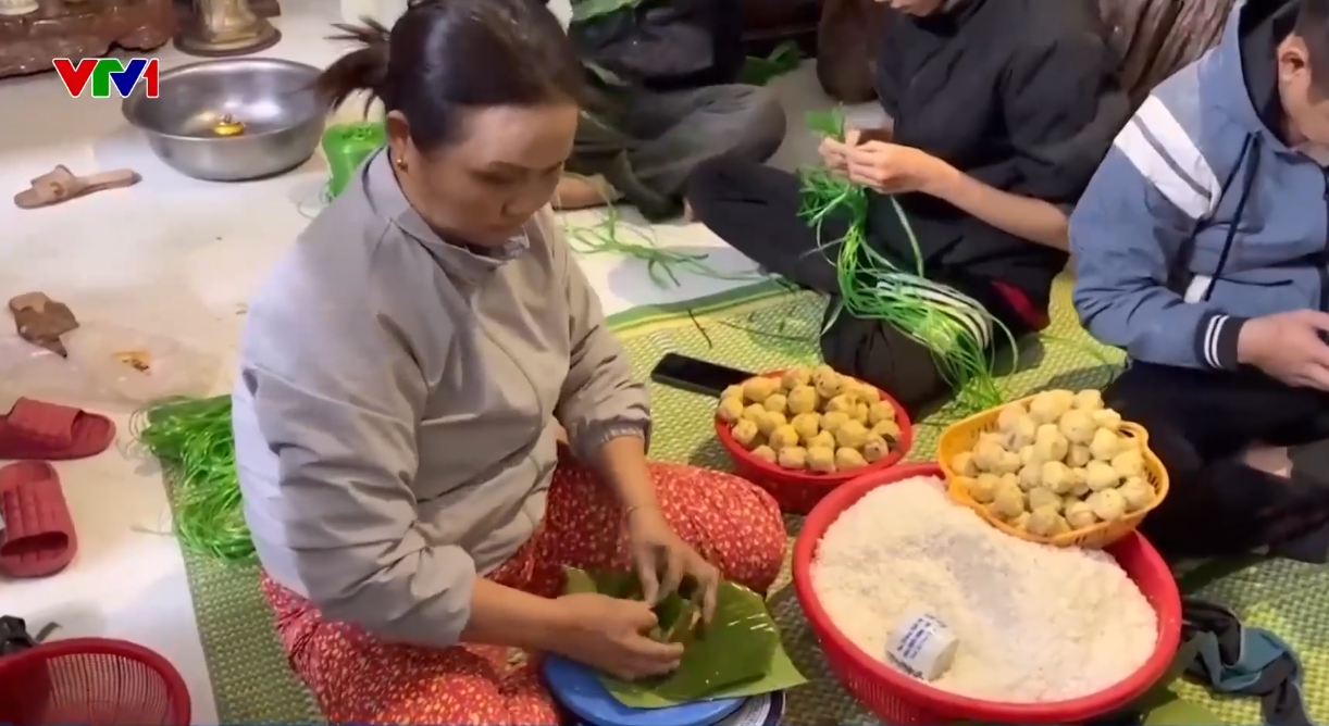 Khi cả nước cùng gói bánh chưng cho miền Trung: Những đêm trắng của tình người!- Ảnh 14.
