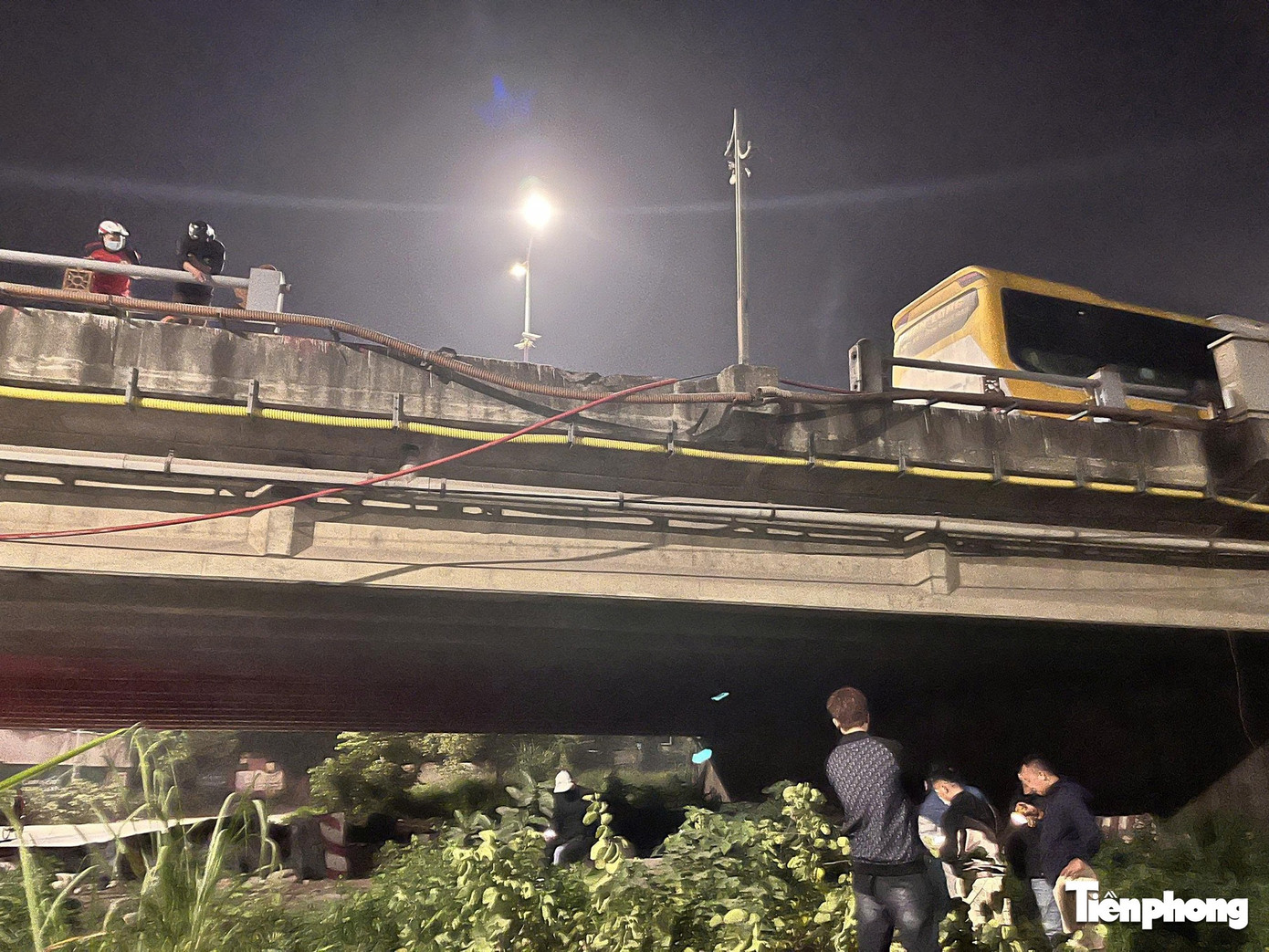 Hà Nội: Xe khách tông xe máy bốc cháy, 2 người tử vong- Ảnh 3.