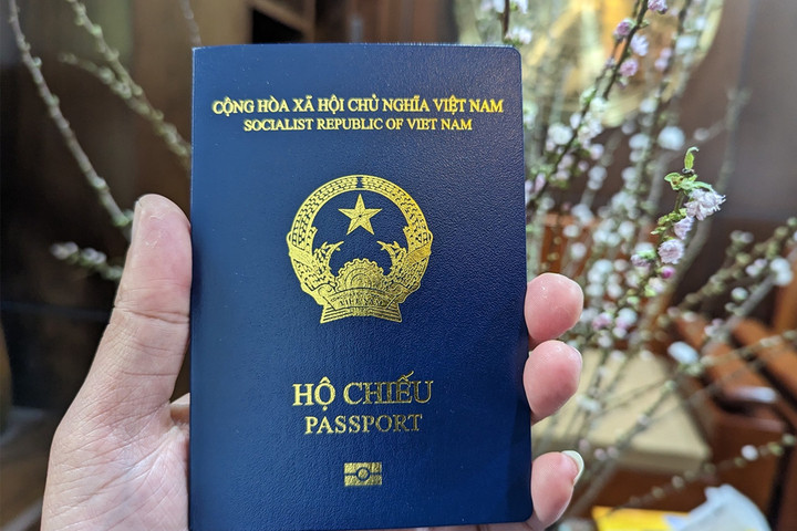 Ngân hàng ngừng giao dịch bằng hộ chiếu từ 1/1/2026, khách cần làm gì?- Ảnh 1.