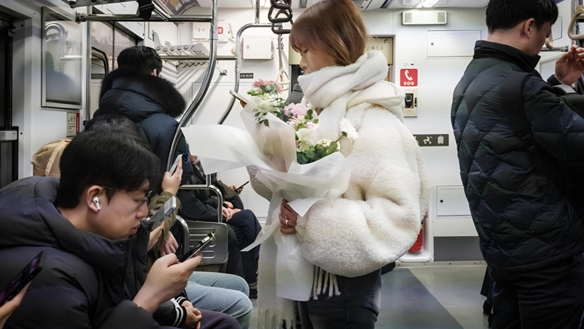 “Cơn đau đầu” mới của Hàn Quốc: Đi làm xa nhất thế giới khiến nhân viên “tắt cảm xúc”, doanh nghiệp mất năng suất- Ảnh 2.