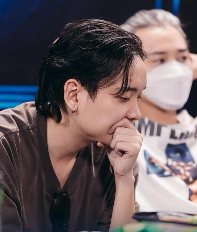 Giọng hát run rẩy của Giám đốc âm nhạc “suy” nhất Việt Nam- Ảnh 3.