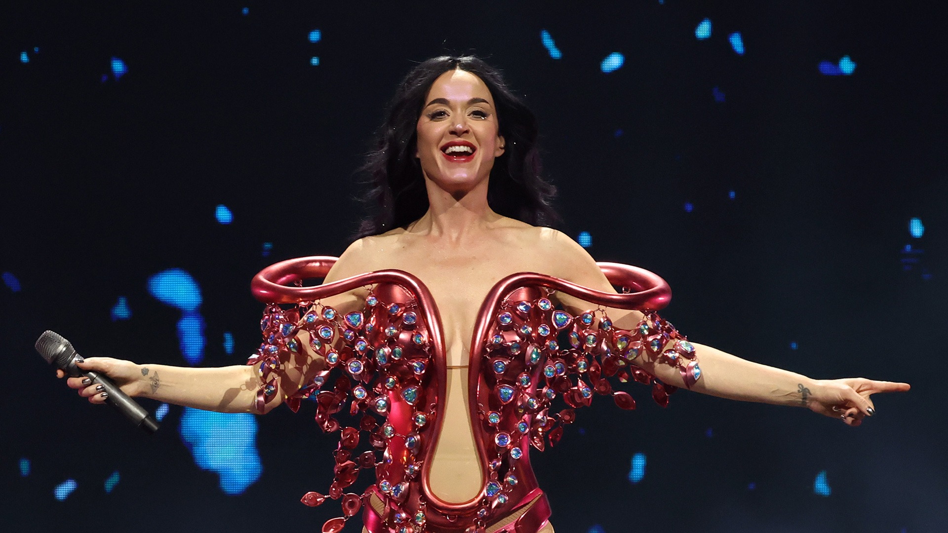 Katy Perry đi chùa, thành tâm vái lạy đủ 4 hướng- Ảnh 5. Katy Perry đi chùa, thành tâm vái lạy đủ 4 hướng- Ảnh 5.