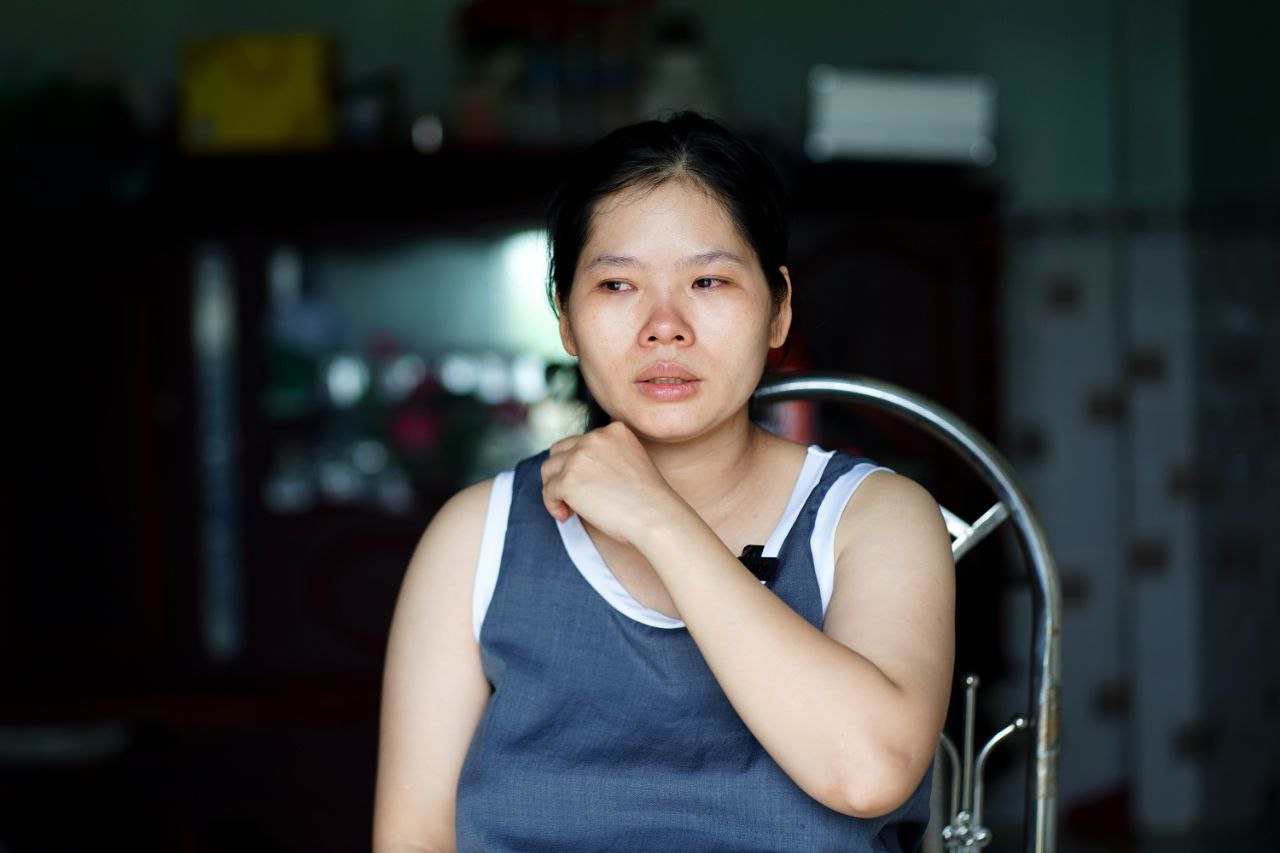 Mẹ bầu ôm 3 con chạy lũ, chen cùng 70 người trong một ngôi nhà: "Bọn trẻ hoảng loạn, đứa lớn đứa nhỏ đều khóc"- Ảnh 1.