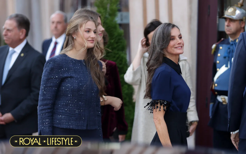 Công chúa Leonor và em gái “copy” gu của Vương hậu Letizia: Ba mẹ con hoàng gia Tây Ban Nha đẹp đều như nhau- Ảnh 3. Công chúa Leonor và em gái “copy” gu của Vương hậu Letizia: Ba mẹ con hoàng gia Tây Ban Nha đẹp đều như nhau- Ảnh 3.