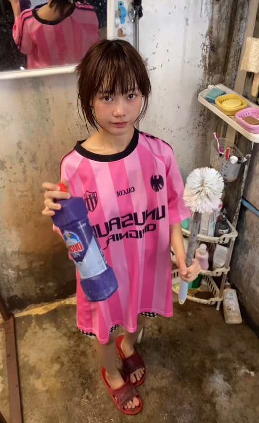 Cuộc sống kì lạ trong toilet 5m2 hút hàng triệu người- Ảnh 2.