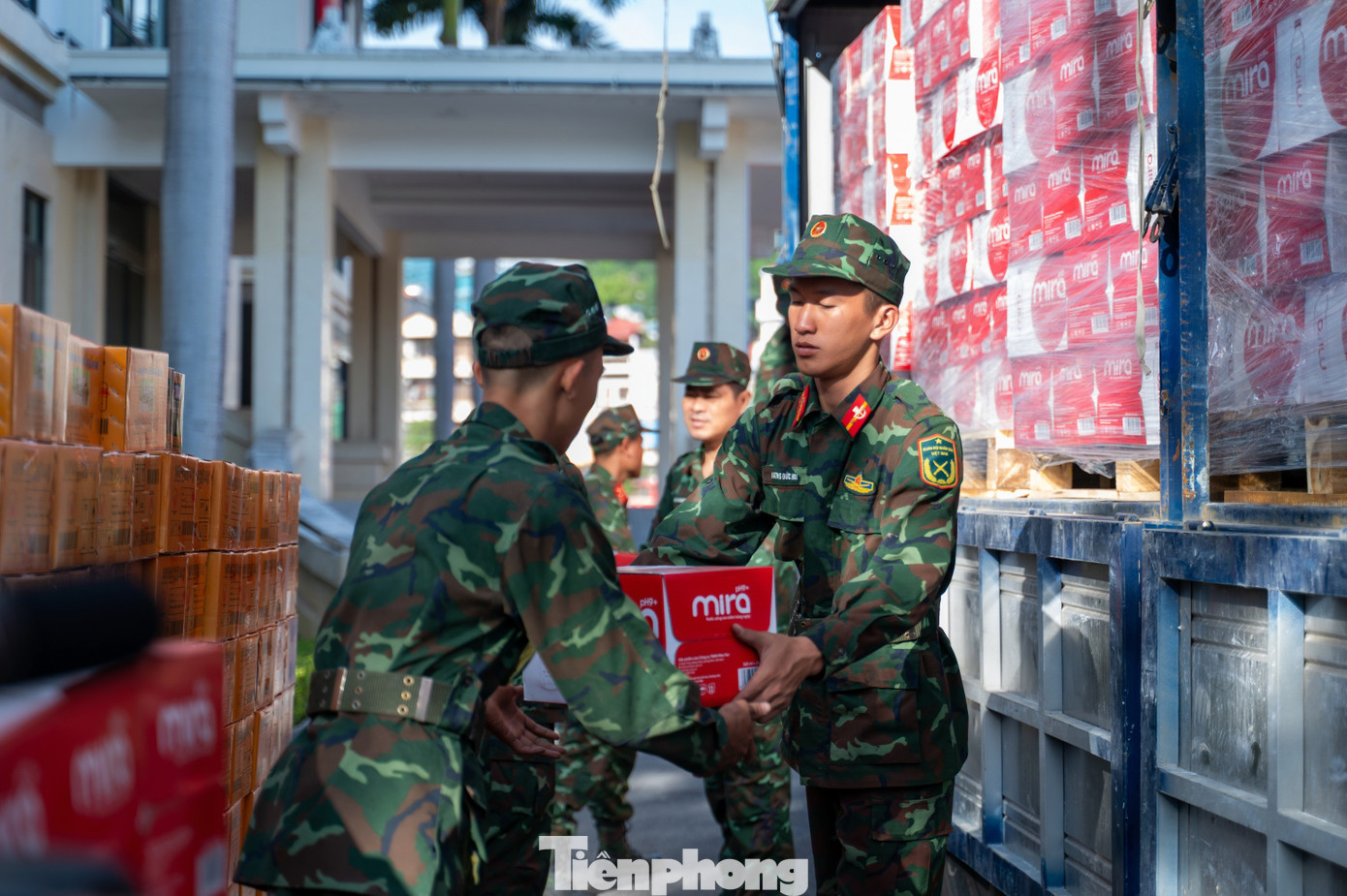 Quảng Ninh quyên góp thần tốc hơn 45 tấn hàng tới vùng lũ Lâm Đồng- Ảnh 8.