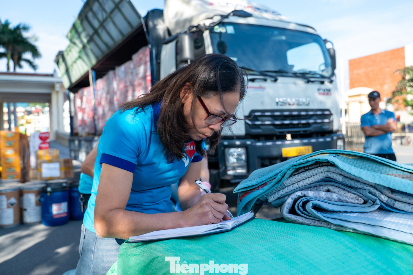 Quảng Ninh quyên góp thần tốc hơn 45 tấn hàng tới vùng lũ Lâm Đồng- Ảnh 12.