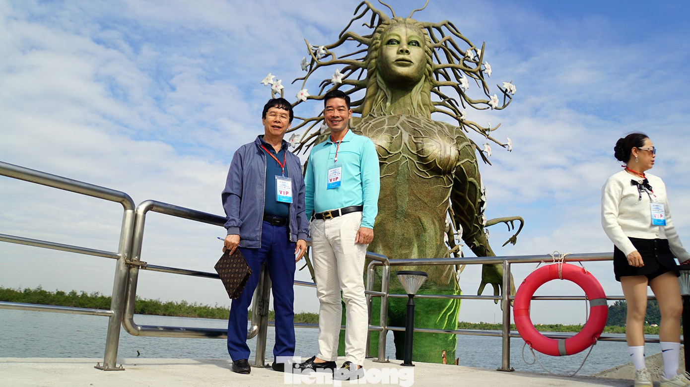 Du khách thích thú trải nghiệm rừng ngập mặn ở Đồ Sơn- Ảnh 5.