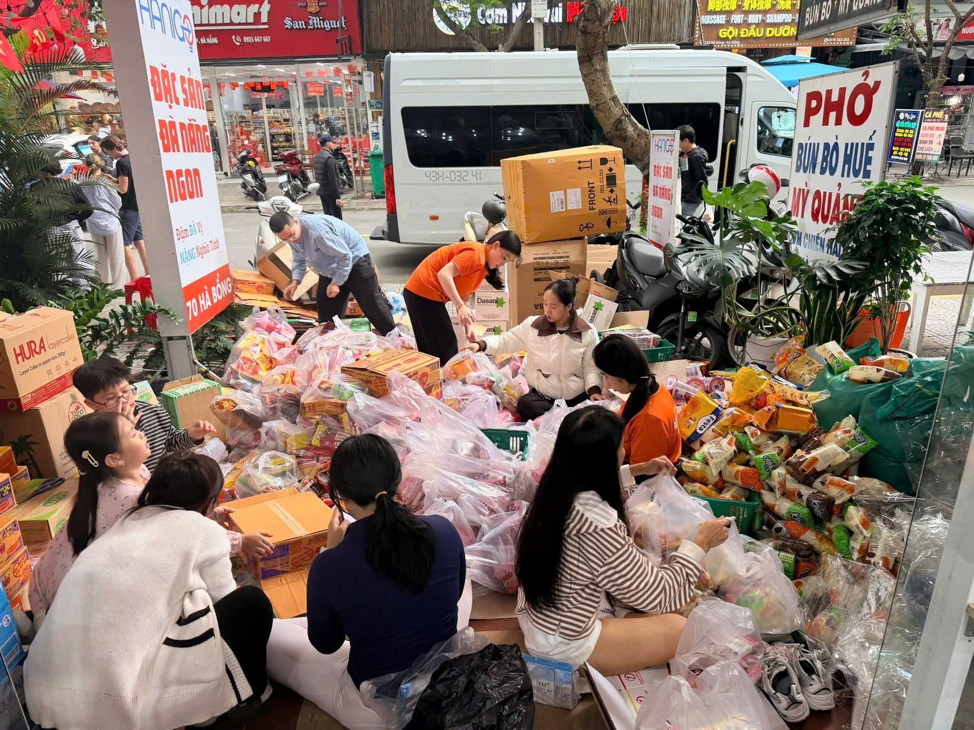 Xúc động với tấm lòng của người Đà Nẵng gửi đồng bào vùng lũ Đắk Lắk- Ảnh 2.